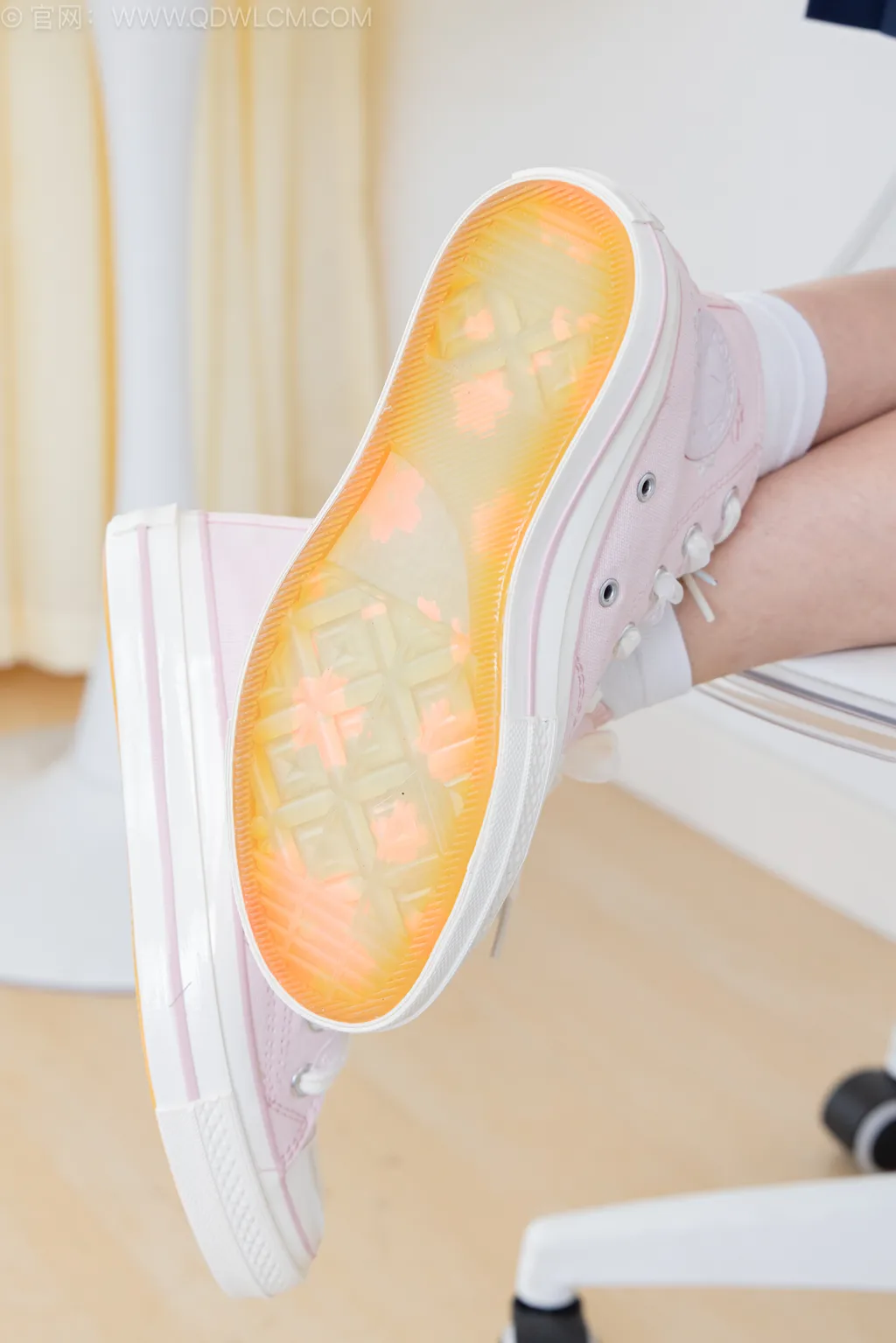 图片[7]-精选勿恋传媒 NO.2535 茯苓-帆布鞋、纯白棉袜、裸足[160P]-草丛看图