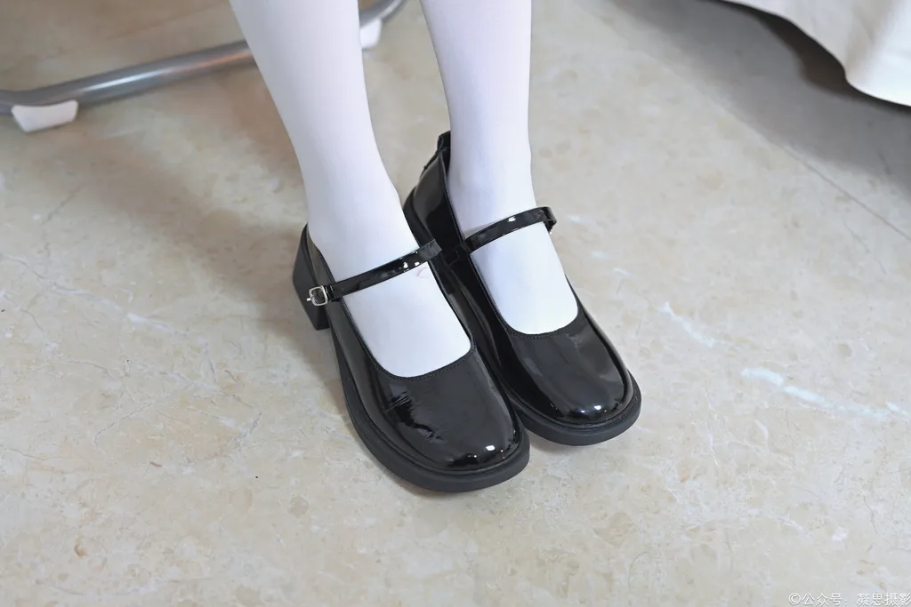 图片[2]-精选凝思摄影 NO.032 小青-连衣裙、连裤白丝、高跟鞋[134P]-草丛看图