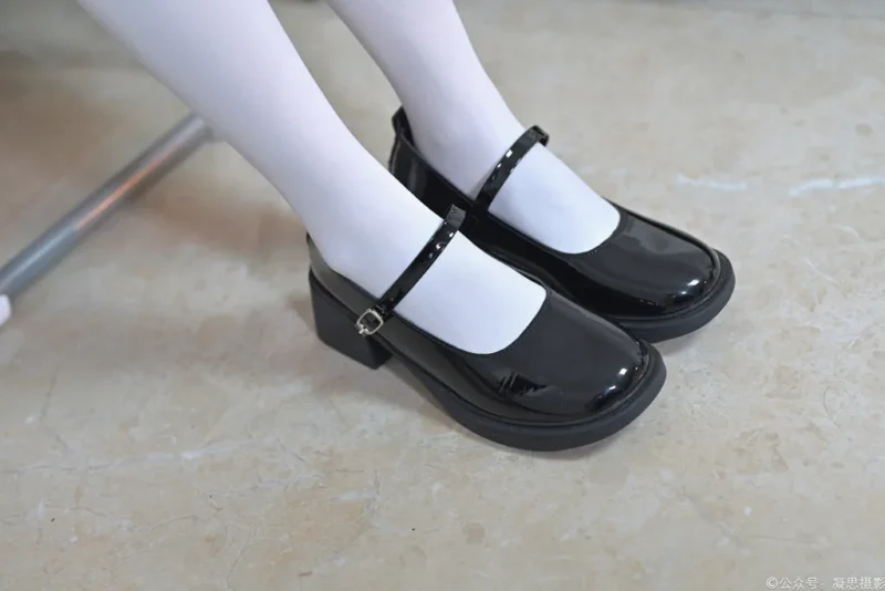 精选凝思摄影 NO.032 小青-连衣裙、连裤白丝、高跟鞋[134P]-草丛看图