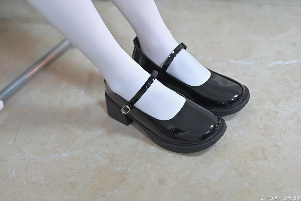 图片[1]-精选凝思摄影 NO.032 小青-连衣裙、连裤白丝、高跟鞋[134P]-草丛看图