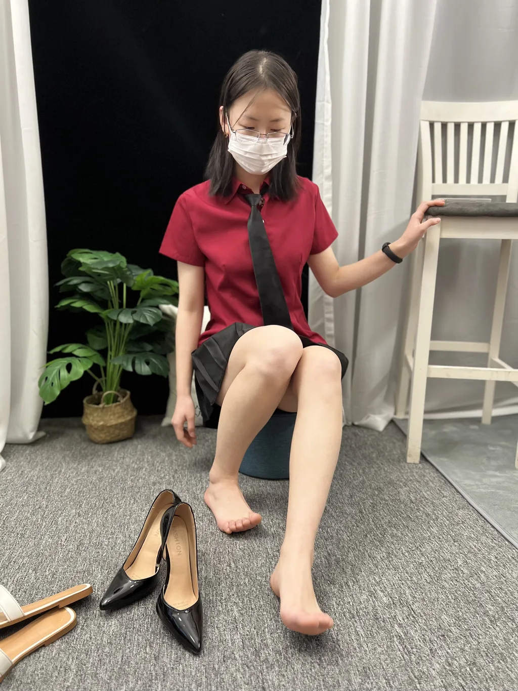 图片[2]-精选三禾摄影 NO.021 短裙 凉拖 帆布鞋 高跟[169P]-草丛看图