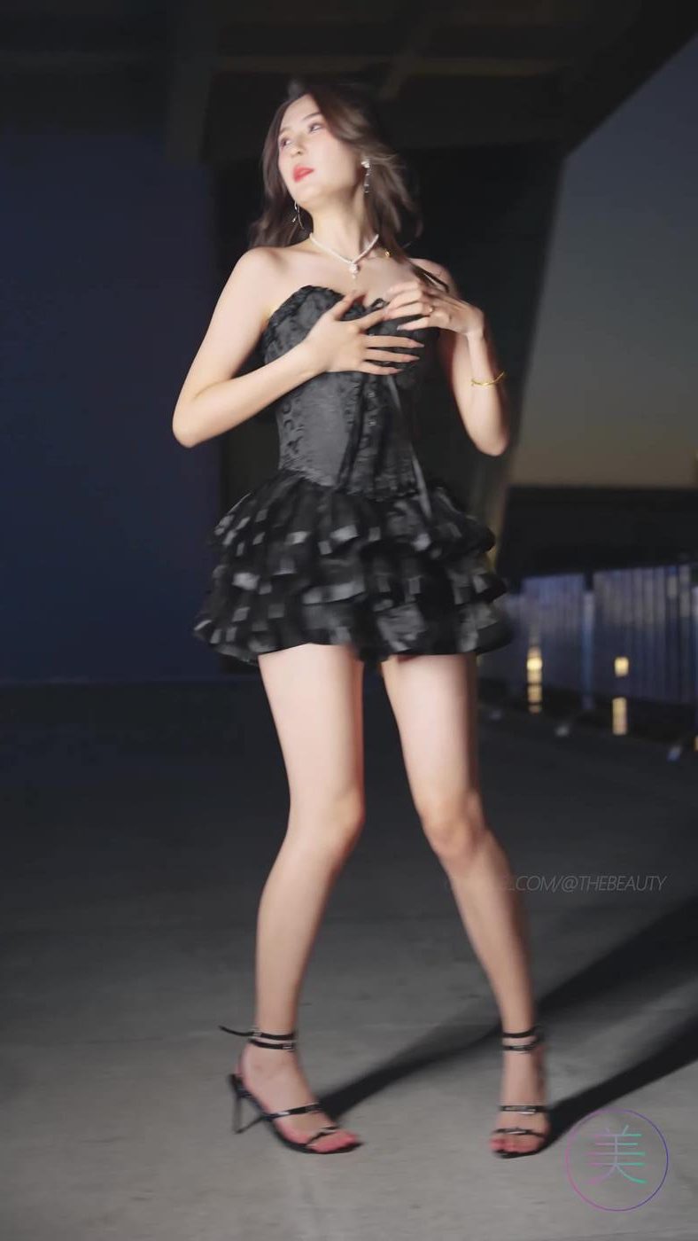 图片[1]-精选NO.0739 2023 广州车展 Racing Model 车模抖音网荭随拍55[20P]-草丛看图