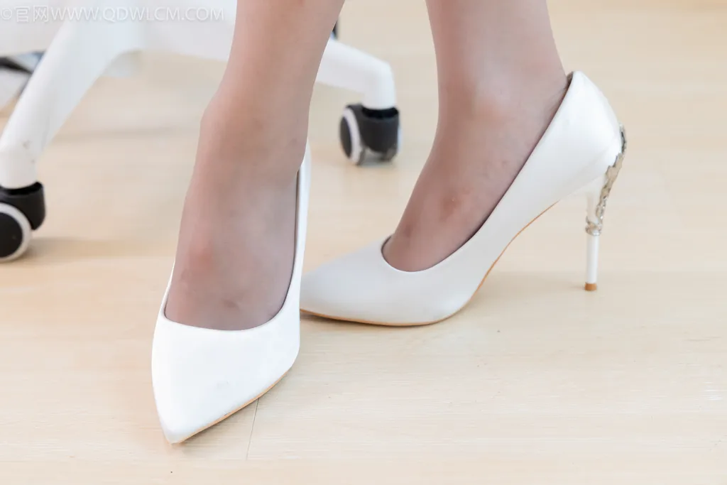 图片[6]-精选勿恋传媒 NO.2513 橙子-旗袍、高跟鞋、薄灰丝[158P]-草丛看图