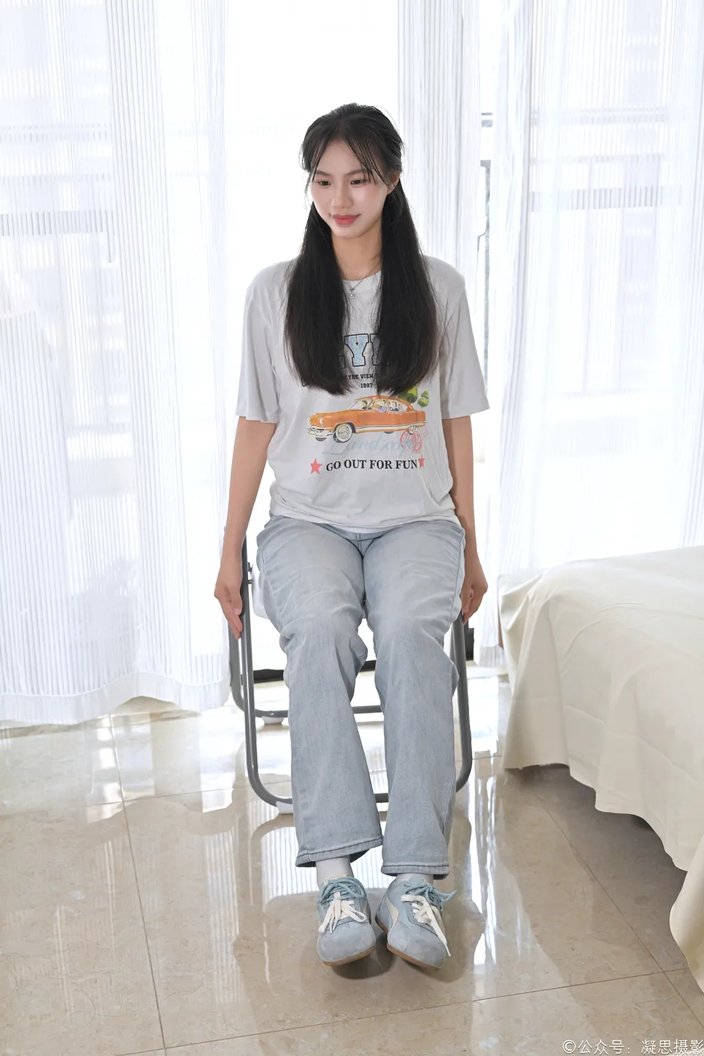 图片[4]-精选凝思摄影 NO.019 德美-T恤、短白袜、平底鞋1[100P]-草丛看图