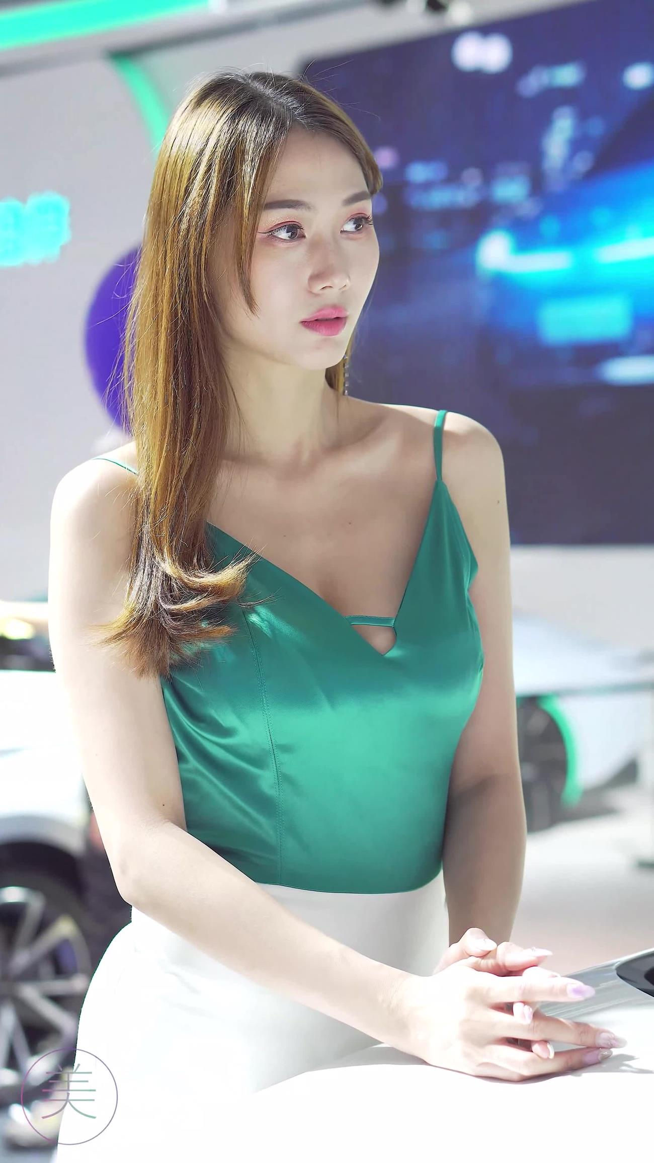 图片[2]-精选NO.0319 2021 深圳大湾区车展 Racing Model 广汽新能源车模04[20P]-草丛看图