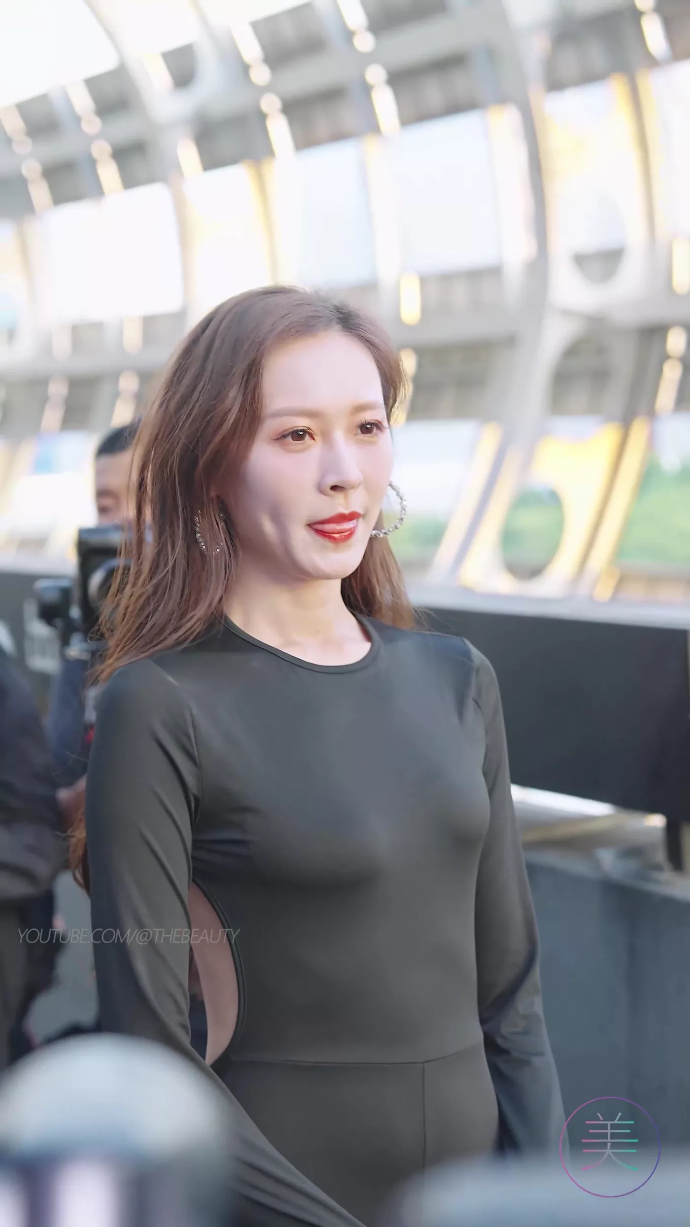 图片[6]-精选NO.0468 2023 广州车展 Racing Model 车模抖音网荭随拍16[20P]-草丛看图