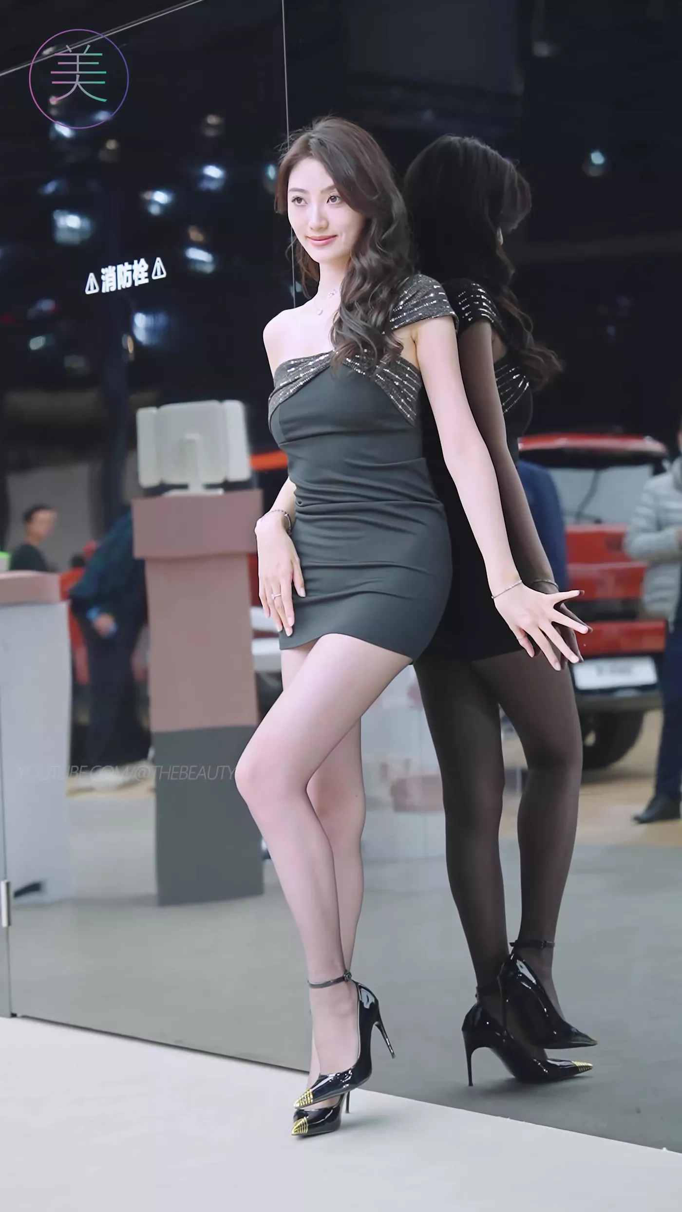 图片[2]-精选NO.0471 2023 广州车展 Racing Model 车模抖音网荭随拍19[20P]-草丛看图