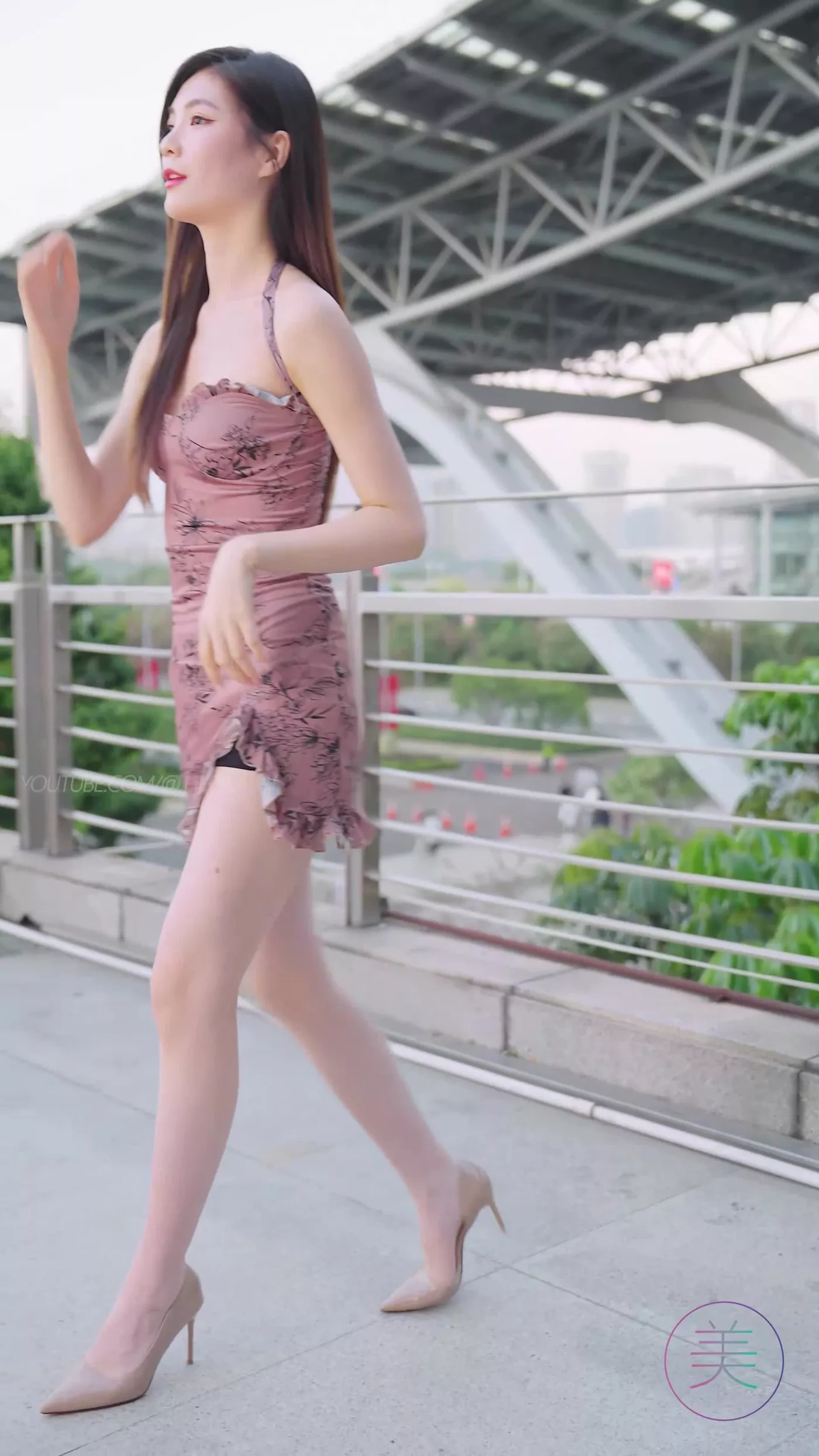 图片[1]-精选NO.0470 2023 广州车展 Racing Model 车模抖音网荭随拍18[20P]-草丛看图