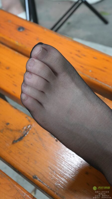 精选青柠映画 NO.042 – 阿慌 共享单车裸足[133P]-草丛看图