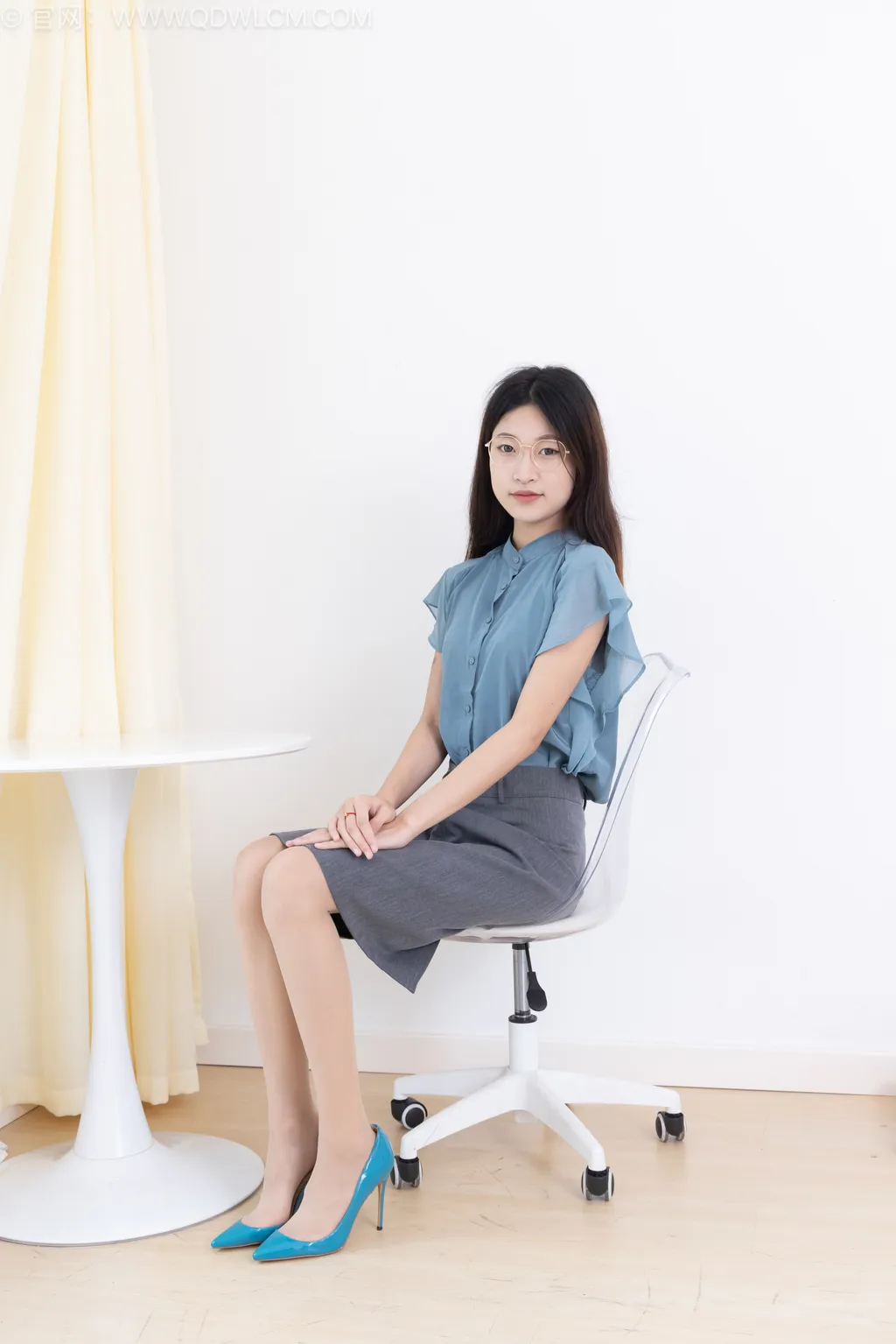 图片[3]-精选勿恋传媒 NO.2508 小夏-高跟鞋、薄肉丝、裸足[150P]-草丛看图