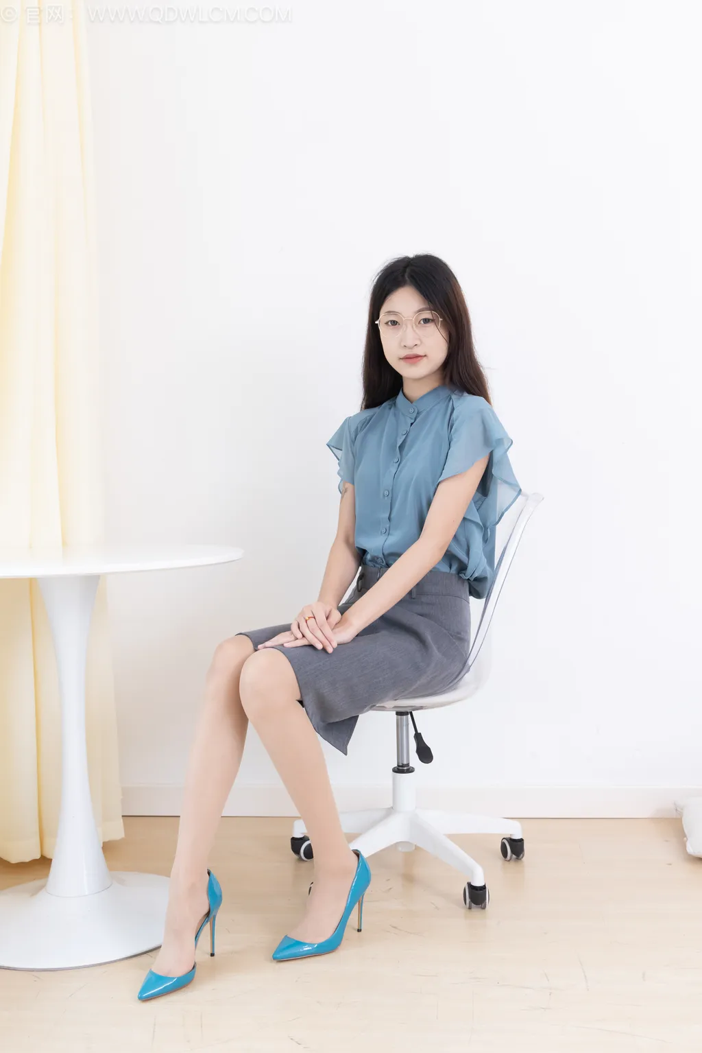 图片[4]-精选勿恋传媒 NO.2508 小夏-高跟鞋、薄肉丝、裸足[150P]-草丛看图