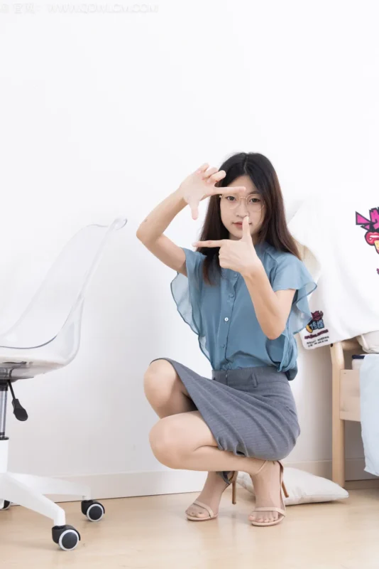 精选勿恋传媒 NO.2508 小夏-高跟鞋、薄肉丝、裸足[150P]-草丛看图