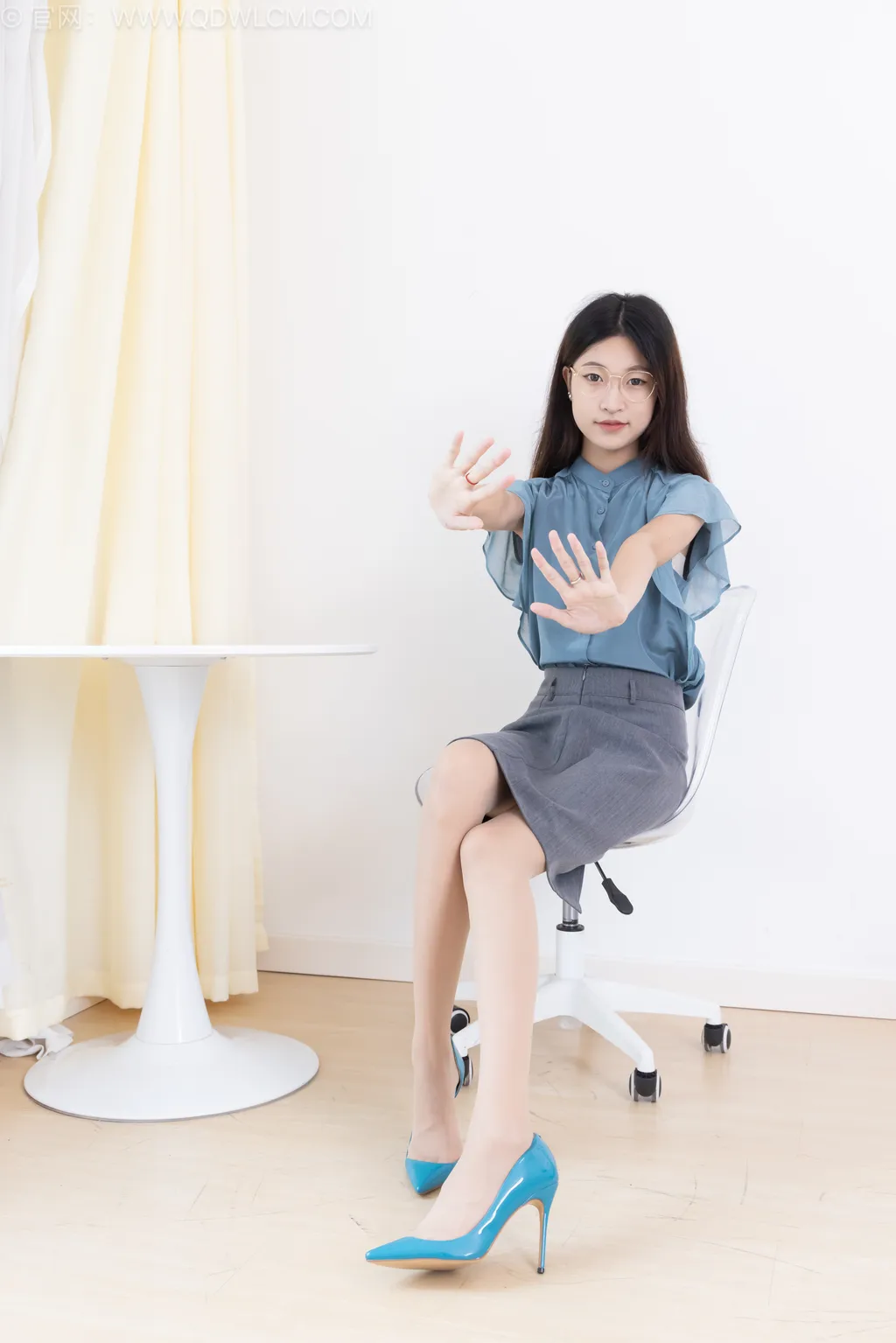 图片[7]-精选勿恋传媒 NO.2508 小夏-高跟鞋、薄肉丝、裸足[150P]-草丛看图