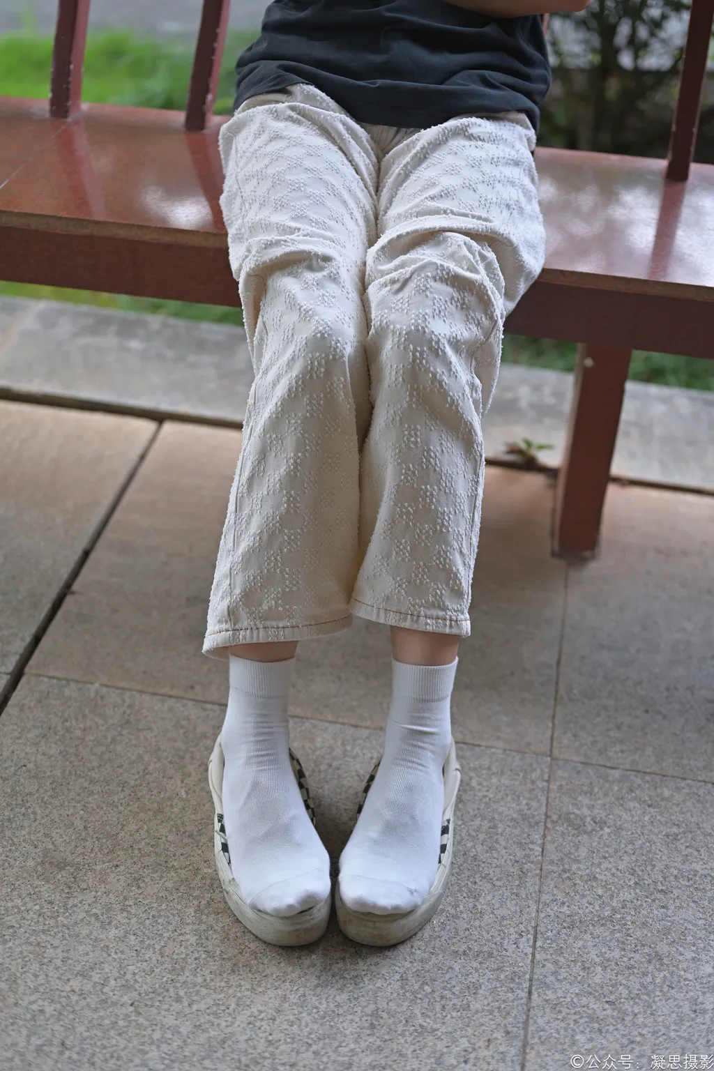 图片[1]-精选凝思摄影 NO.031 小睿-T恤、短白袜、平底鞋[129P]-草丛看图