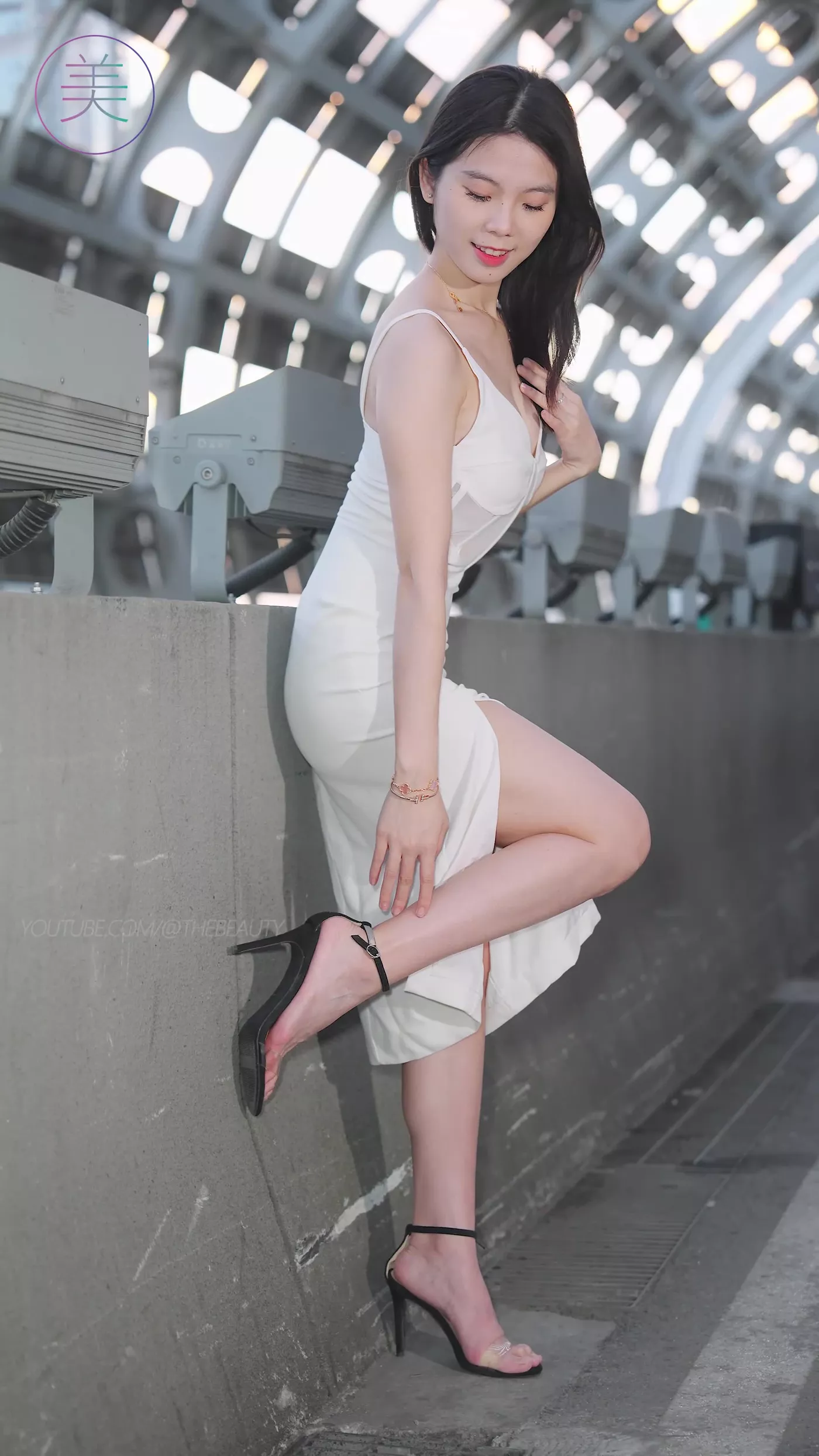 图片[1]-精选NO.0462 2023 广州车展 Racing Model 车模抖音网荭随拍10[20P]-草丛看图