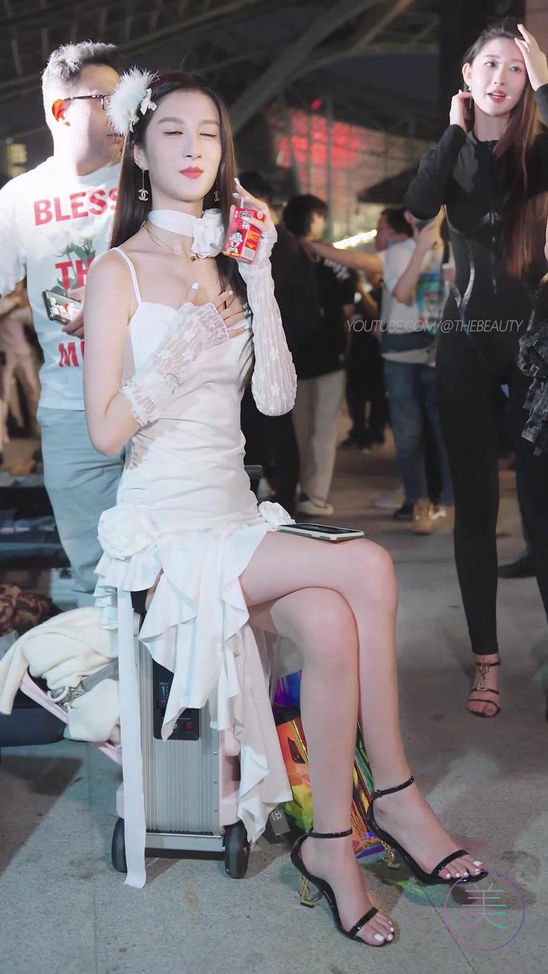 图片[1]-精选NO.0821 2023 广州车展 Racing Model 车模抖音网荭随拍73[20P]-草丛看图