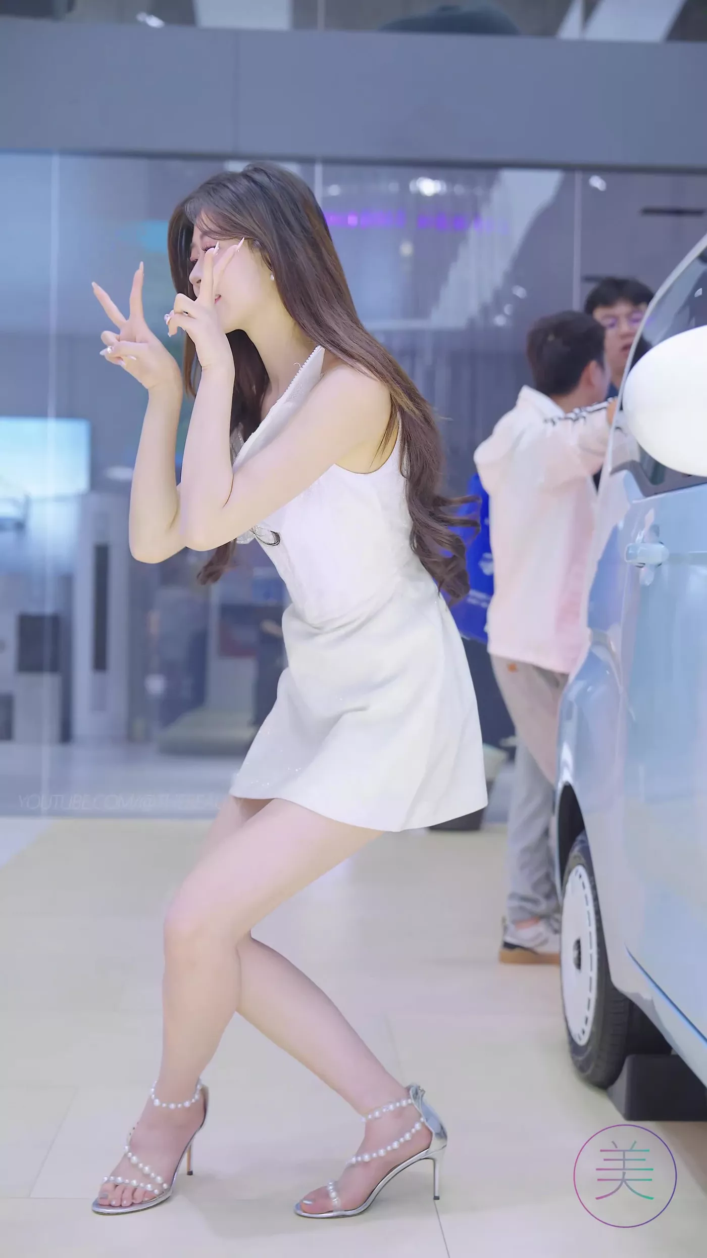 图片[1]-精选NO.0472 2023 广州车展 Racing Model 车模抖音网荭随拍20[20P]-草丛看图