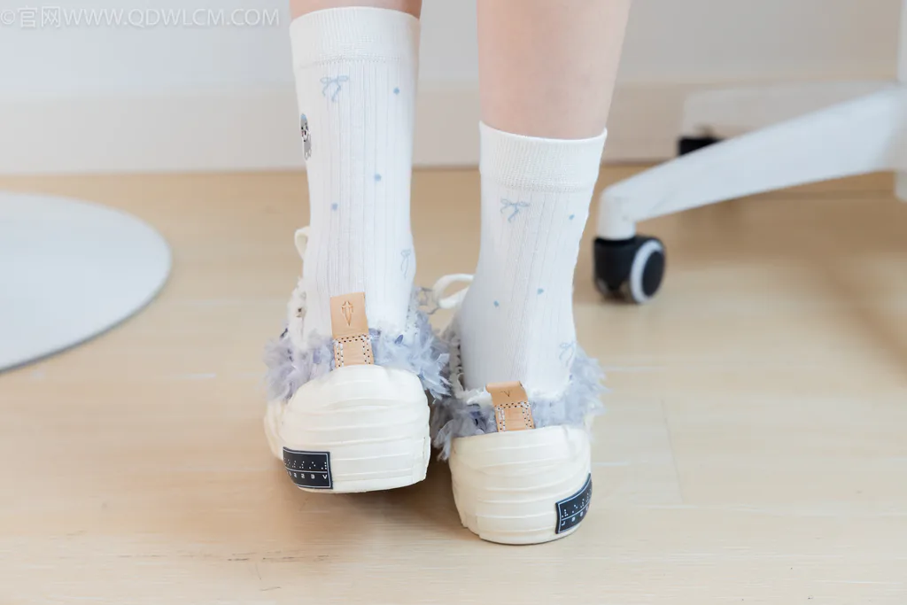 图片[6]-精选勿恋传媒 NO.2619 小熊-帆布鞋、白棉袜、裸足[148P]-草丛看图