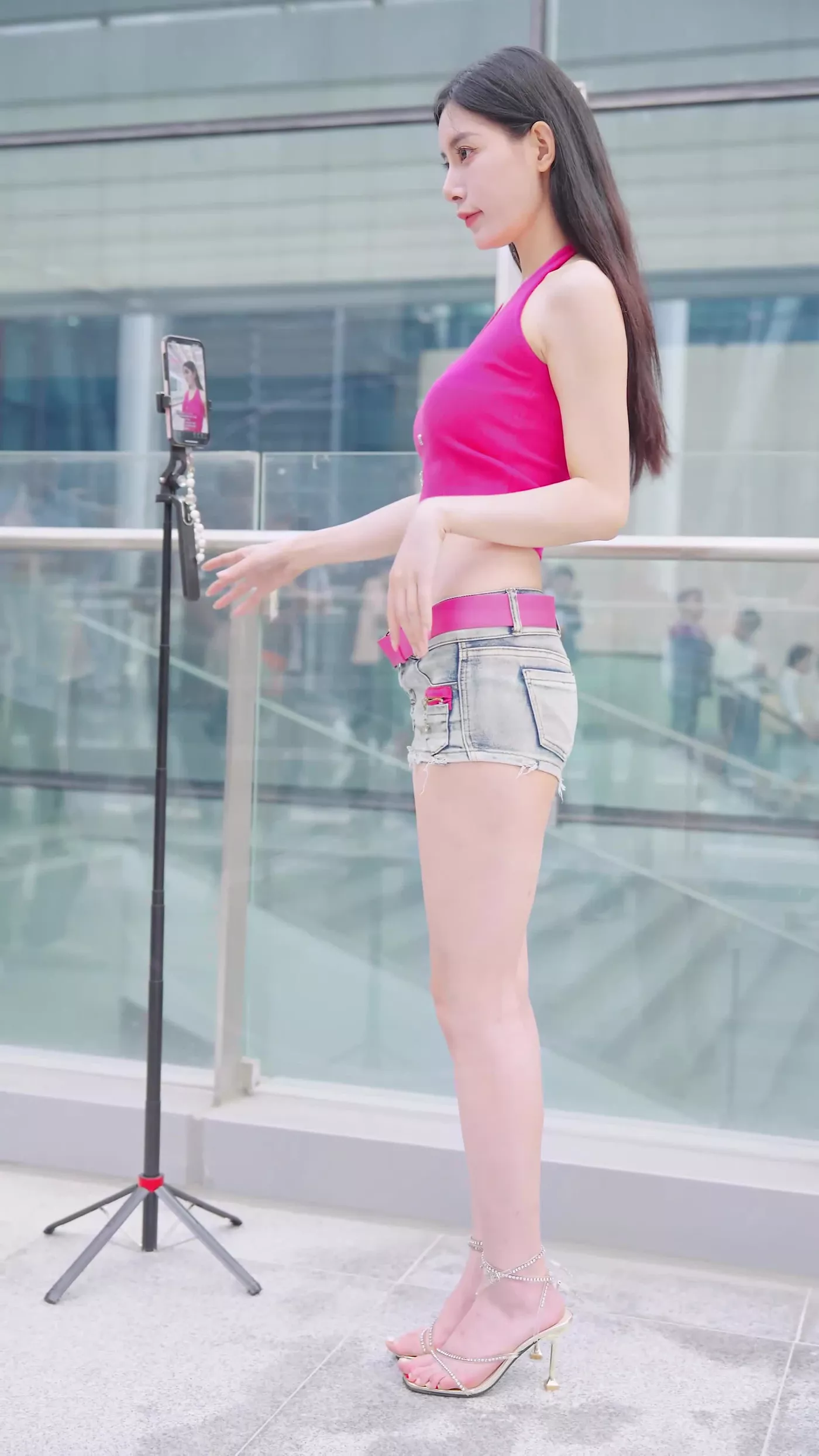 图片[1]-精选NO.0475 2023 广州车展 Racing Model 车模抖音网荭随拍23[20P]-草丛看图