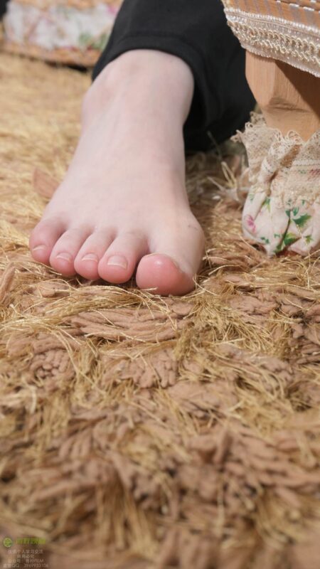 精选青柠映画 NO.039 – AN 西装红酒[106P]-草丛看图