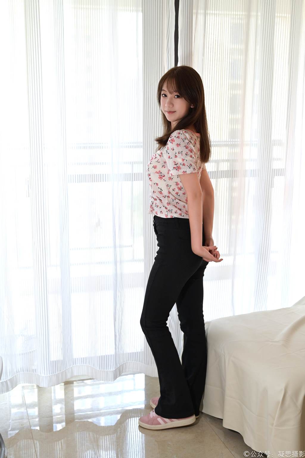 图片[5]-精选凝思摄影 NO.013 铃铃-T恤、短白袜、平底鞋[139P]-草丛看图