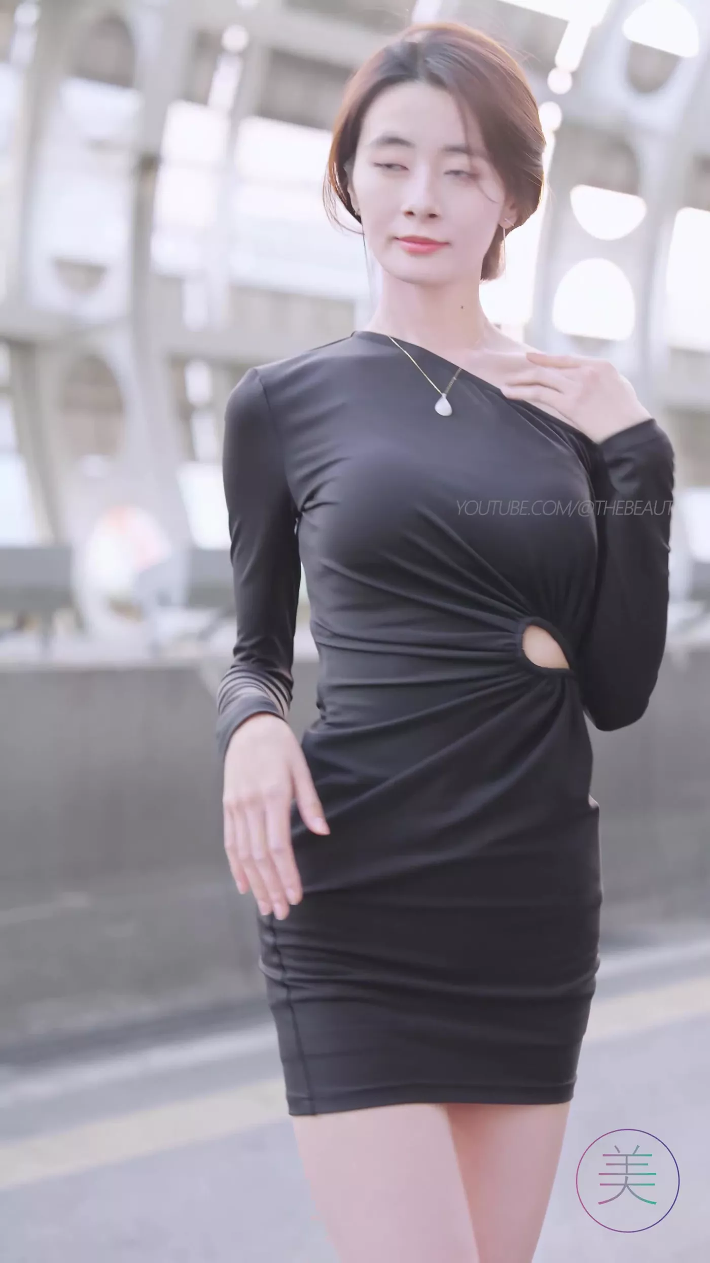 图片[1]-精选NO.0478 2023 广州车展 Racing Model 车模抖音网荭随拍26[20P]-草丛看图