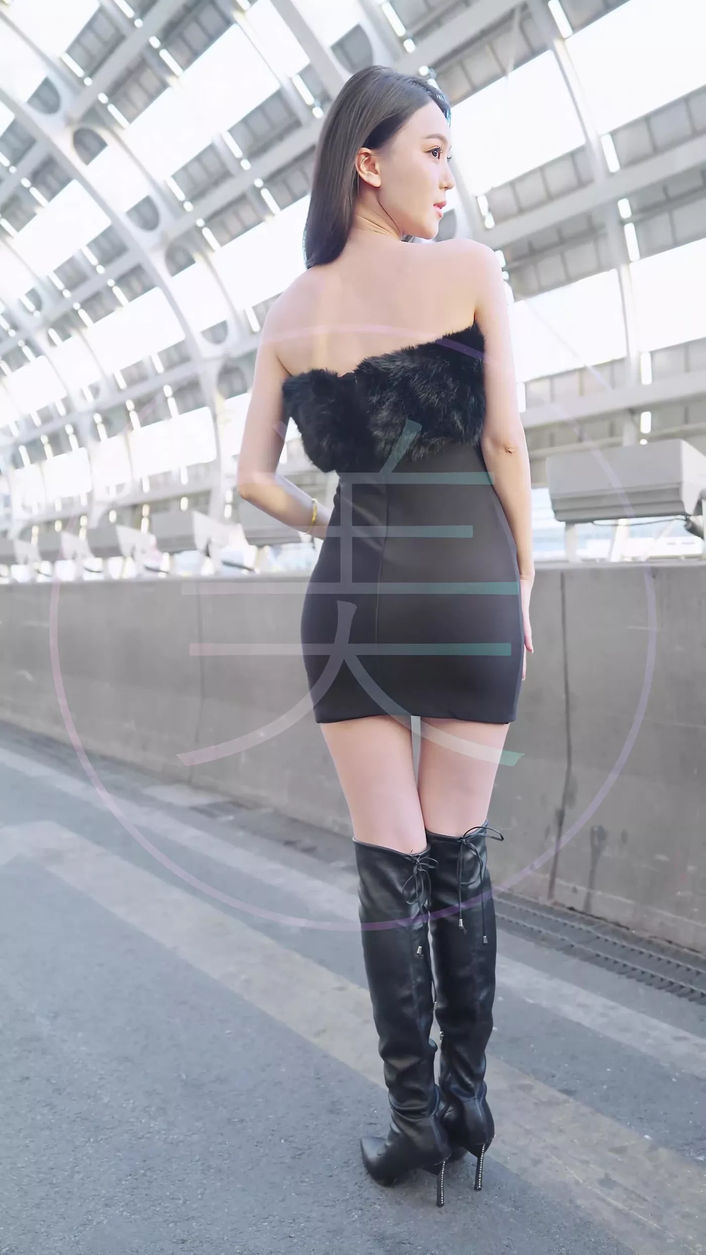 图片[1]-精选NO.0457 2023 广州车展 Racing Model 车模抖音网荭随拍05[20P]-草丛看图