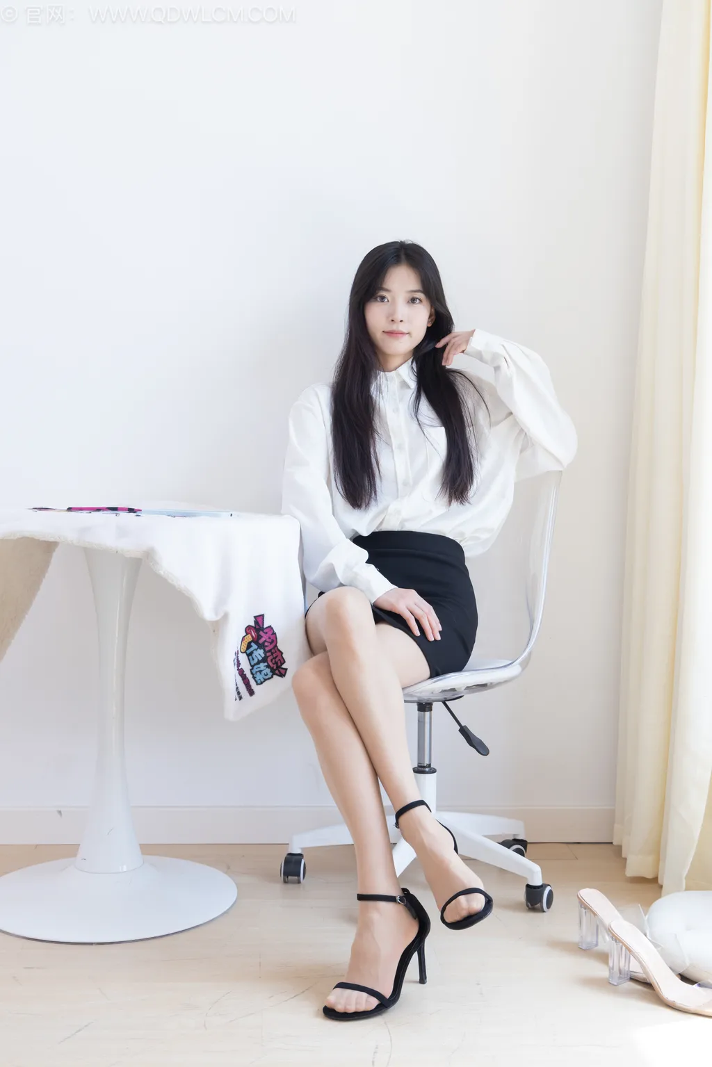 图片[2]-精选勿恋传媒 NO.2506 茯苓-高跟凉鞋、薄肉丝、薄黑丝、裸足[170P]-草丛看图