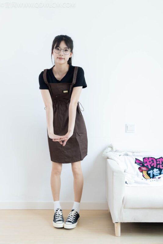 精选勿恋传媒 NO.2483 茯苓-帆布鞋、白棉袜、薄肉丝[171P]-草丛看图