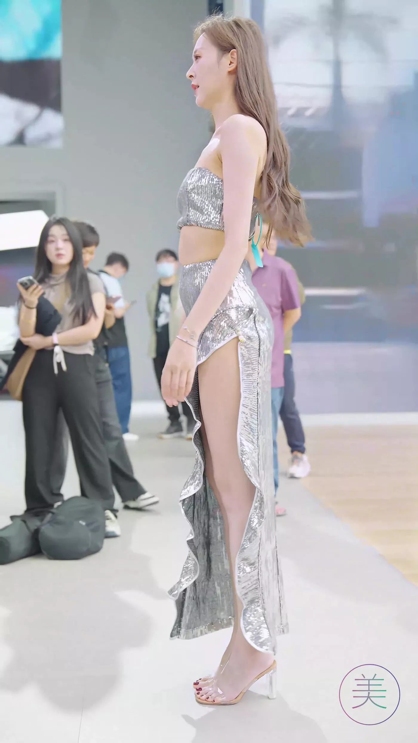 图片[3]-精选NO.0477 2023 广州车展 Racing Model 车模抖音网荭随拍25[20P]-草丛看图