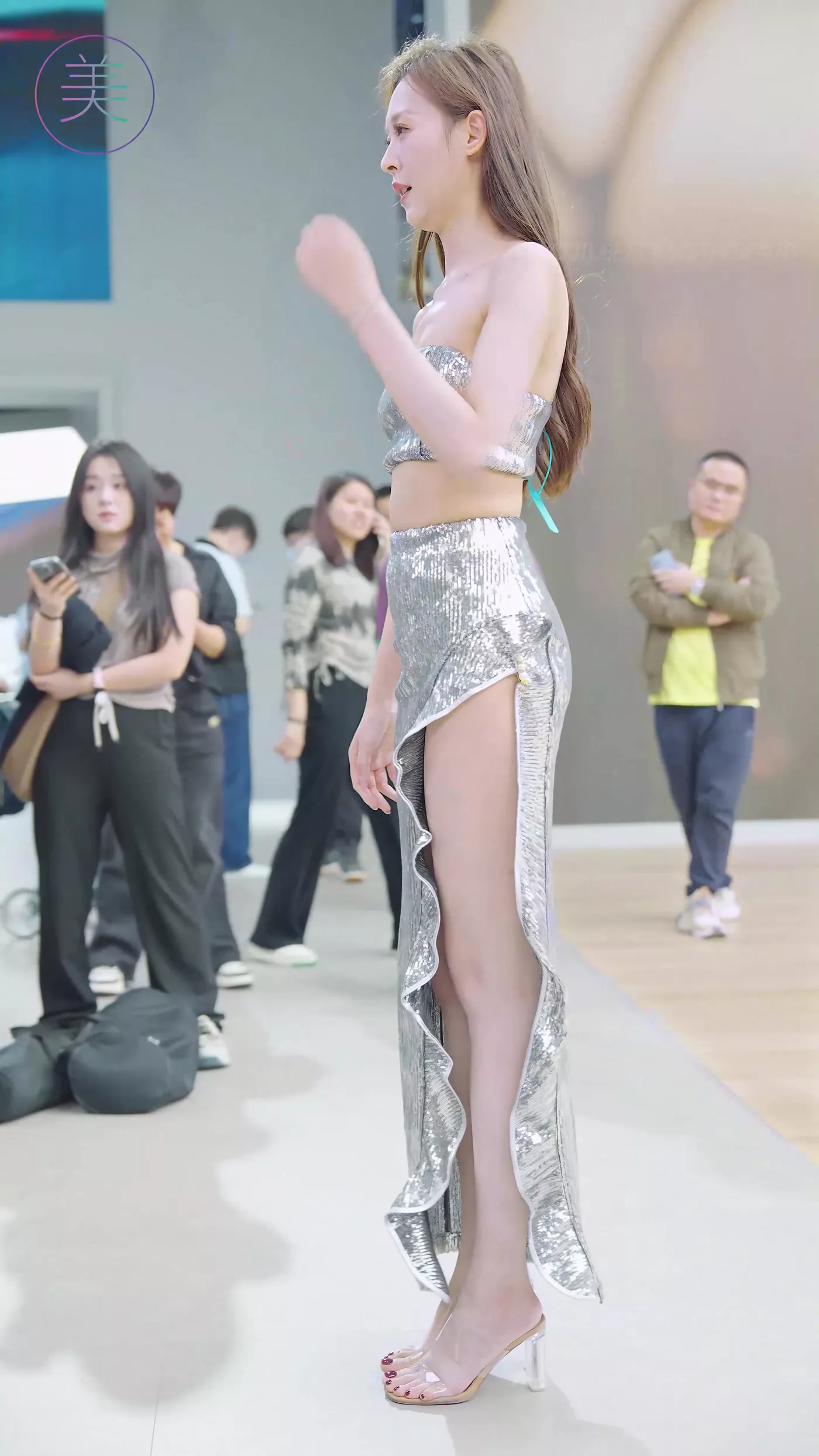 图片[4]-精选NO.0477 2023 广州车展 Racing Model 车模抖音网荭随拍25[20P]-草丛看图