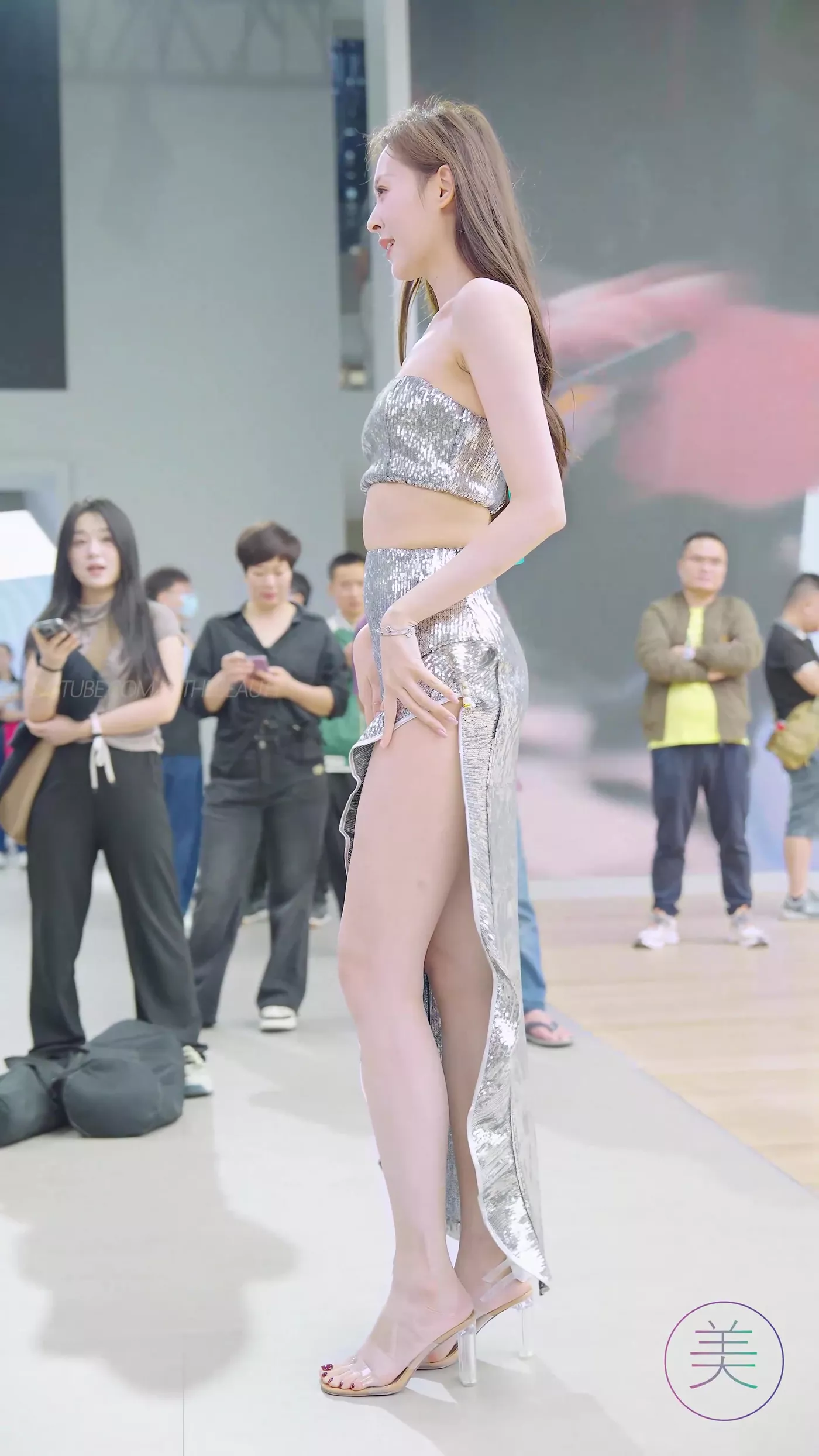 图片[5]-精选NO.0477 2023 广州车展 Racing Model 车模抖音网荭随拍25[20P]-草丛看图