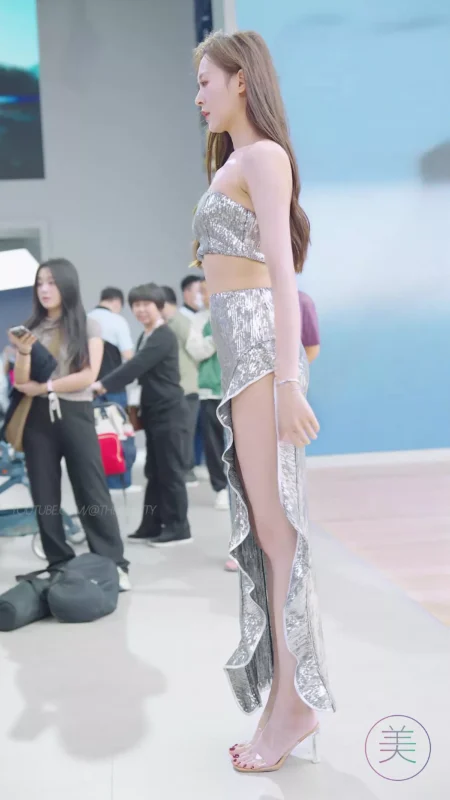 精选NO.0477 2023 广州车展 Racing Model 车模抖音网荭随拍25[20P]-草丛看图