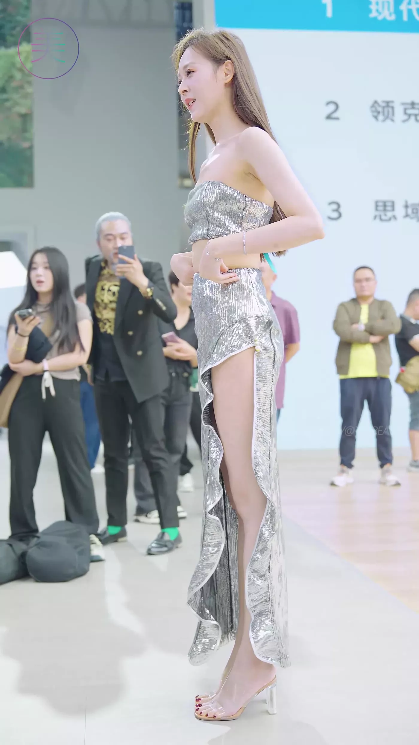 图片[6]-精选NO.0477 2023 广州车展 Racing Model 车模抖音网荭随拍25[20P]-草丛看图