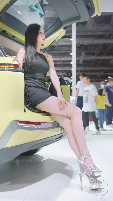 精选NO.0405 2023 东莞春季车展 Racing Model AION车模04[20P]-草丛看图