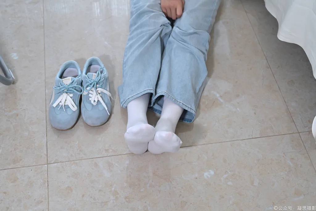 图片[5]-精选凝思摄影 NO.019 德美-T恤、短白袜、平底鞋2[100P]-草丛看图