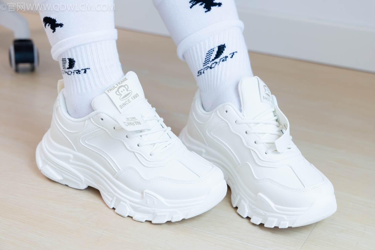 图片[2]-精选勿恋传媒 NO.2482 小可-运动鞋、白棉袜、裸足[165P]-草丛看图