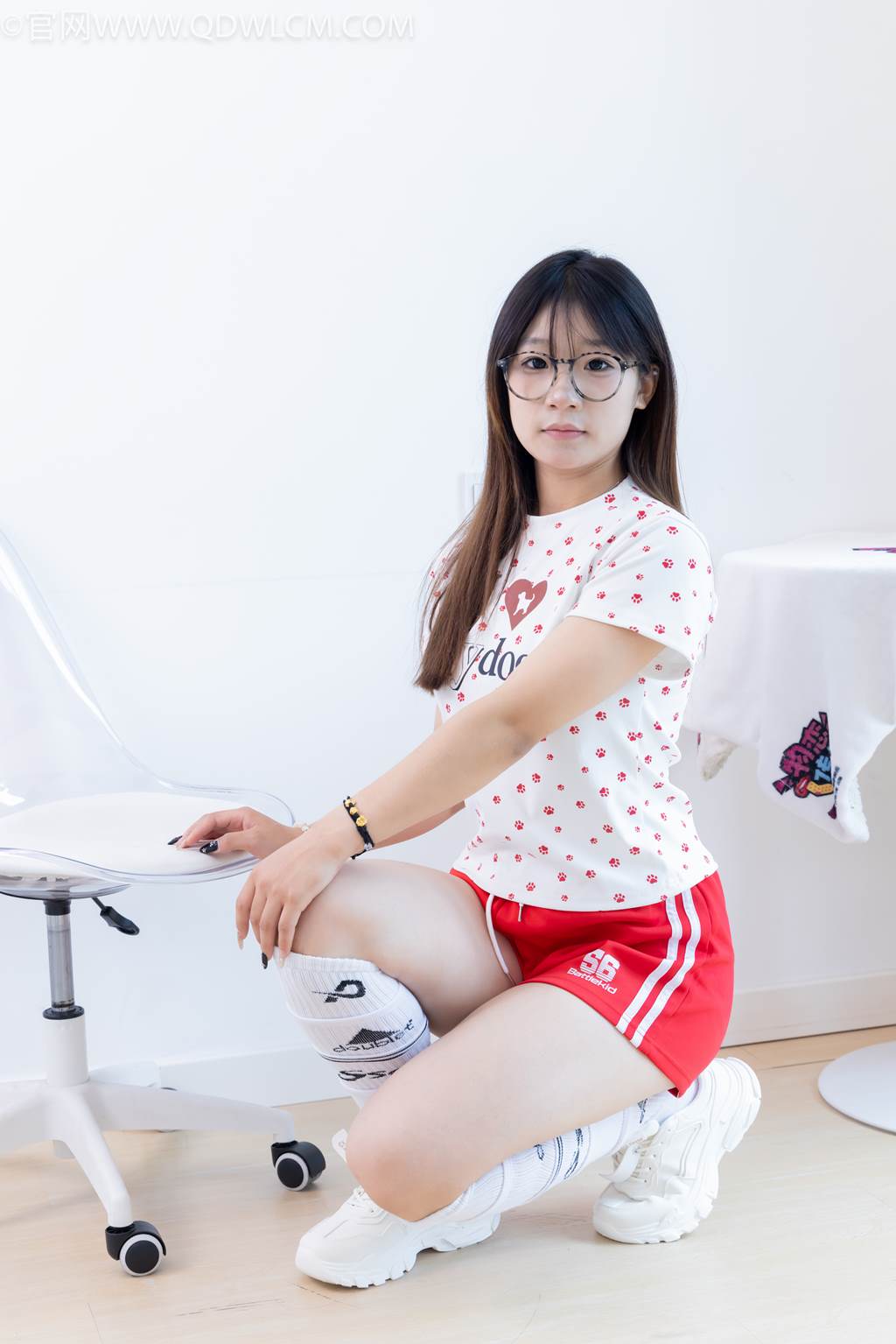 图片[6]-精选勿恋传媒 NO.2482 小可-运动鞋、白棉袜、裸足[165P]-草丛看图