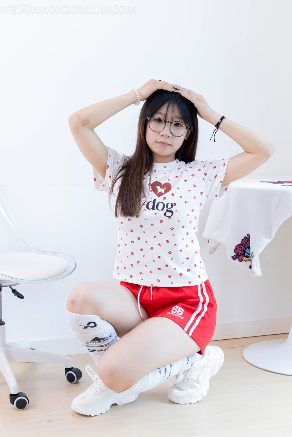 图片[7]-精选勿恋传媒 NO.2482 小可-运动鞋、白棉袜、裸足[165P]-草丛看图