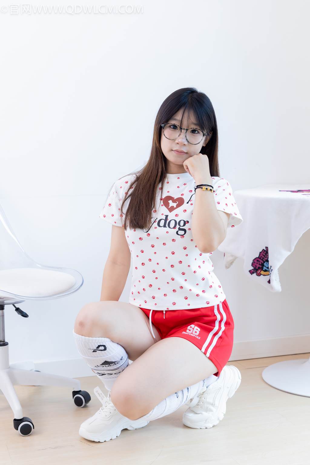 图片[8]-精选勿恋传媒 NO.2482 小可-运动鞋、白棉袜、裸足[165P]-草丛看图