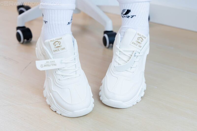 精选勿恋传媒 NO.2482 小可-运动鞋、白棉袜、裸足[165P]-草丛看图