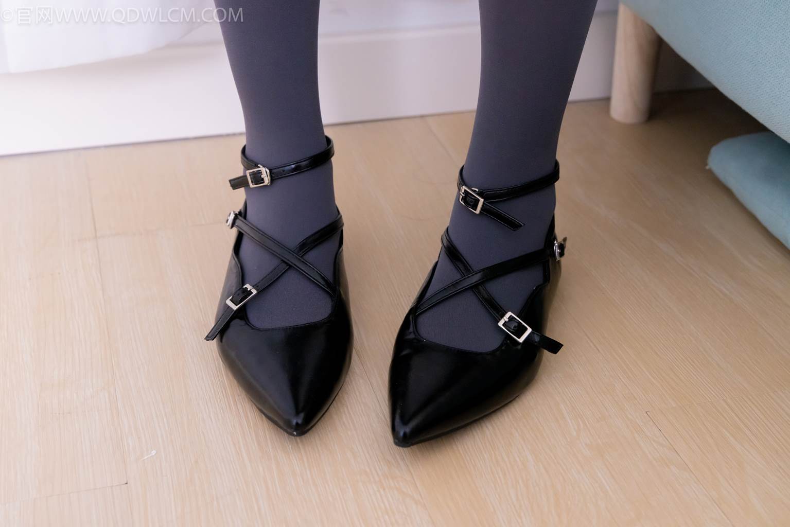 图片[3]-精选勿恋传媒 NO.2487 恬恬-高跟鞋、厚灰丝、老头乐挠脚剧情(1)[65P]-草丛看图