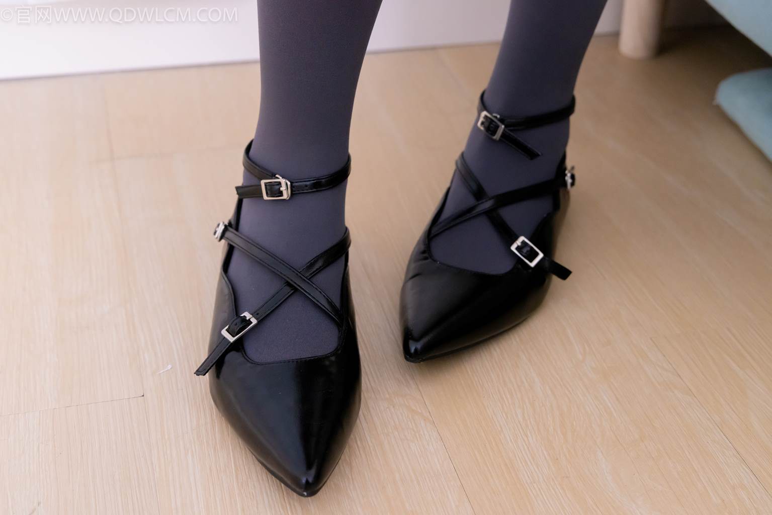 图片[4]-精选勿恋传媒 NO.2487 恬恬-高跟鞋、厚灰丝、老头乐挠脚剧情(1)[65P]-草丛看图