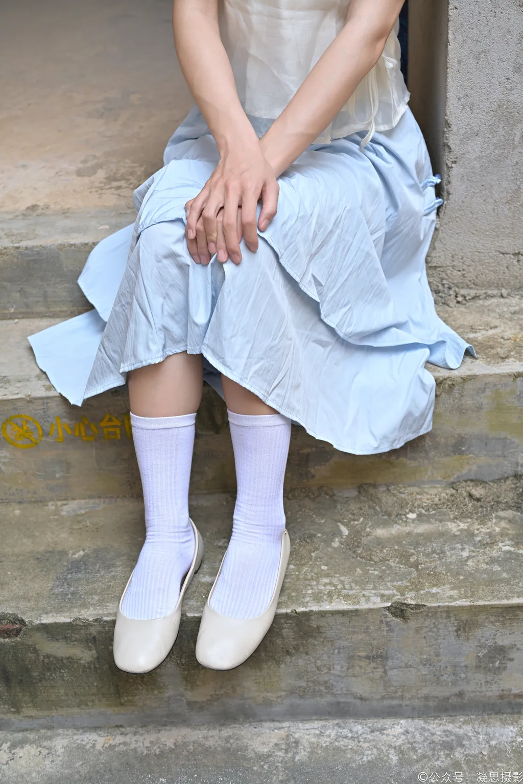 图片[2]-精选凝思摄影 NO.020 小睿-长裙、短白袜、平底鞋[90P]-草丛看图