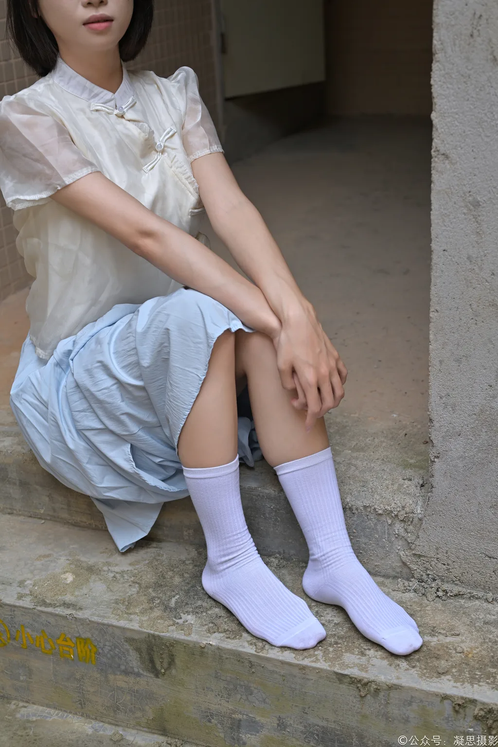 图片[1]-精选凝思摄影 NO.020 小睿-长裙、短白袜、平底鞋[90P]-草丛看图