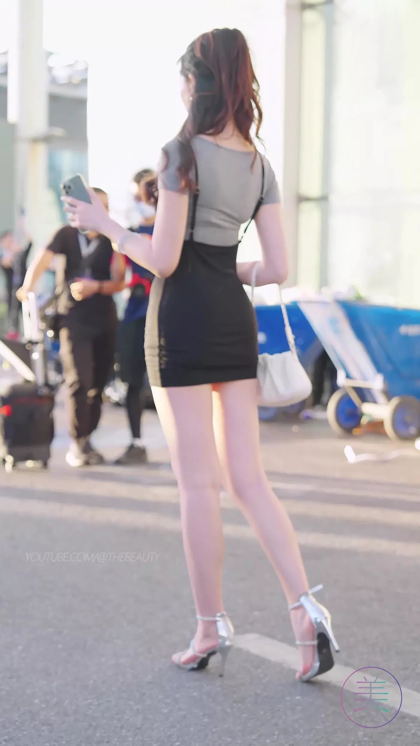 图片[4]-精选NO.0464 2023 广州车展 Racing Model 车模抖音网荭随拍12[20P]-草丛看图