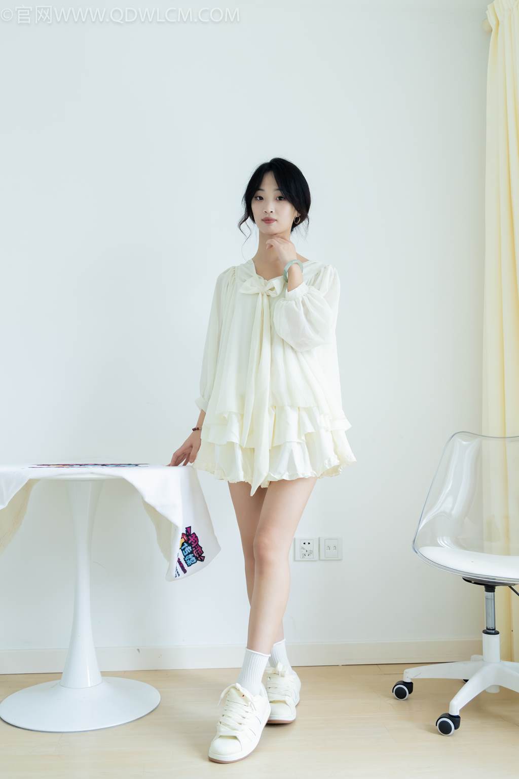 图片[3]-精选勿恋传媒 NO.2489 南南-板鞋、白棉袜、裸足[150P]-草丛看图