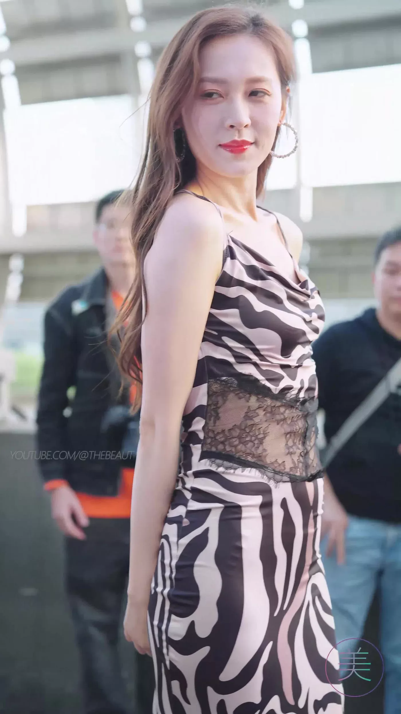 图片[6]-精选NO.0465 2023 广州车展 Racing Model 车模抖音网荭随拍13[20P]-草丛看图