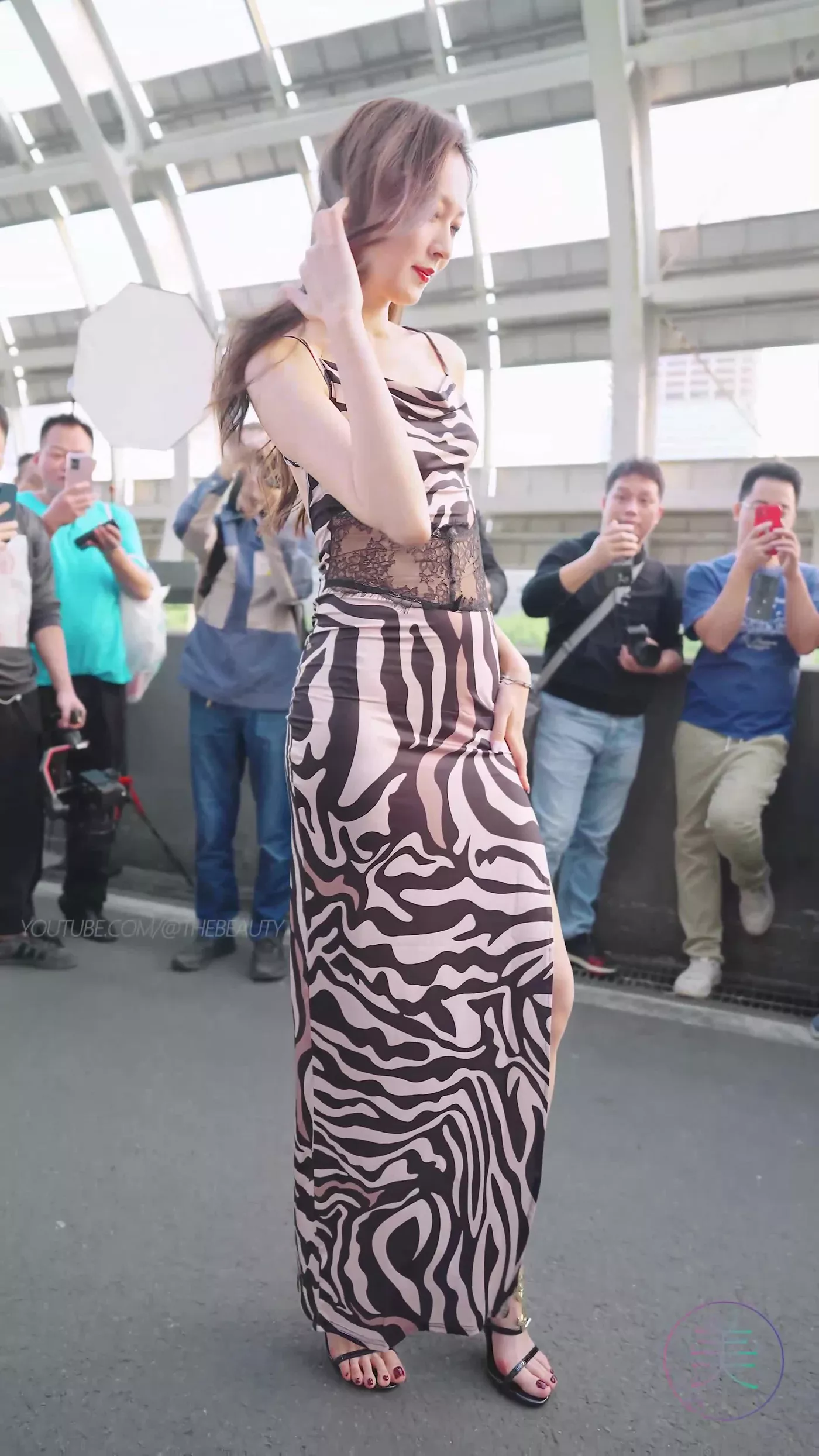 图片[8]-精选NO.0465 2023 广州车展 Racing Model 车模抖音网荭随拍13[20P]-草丛看图