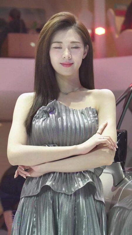 精选NO.0332 2021广州车展 Racing Model INFINITI车模02[20P]-草丛看图